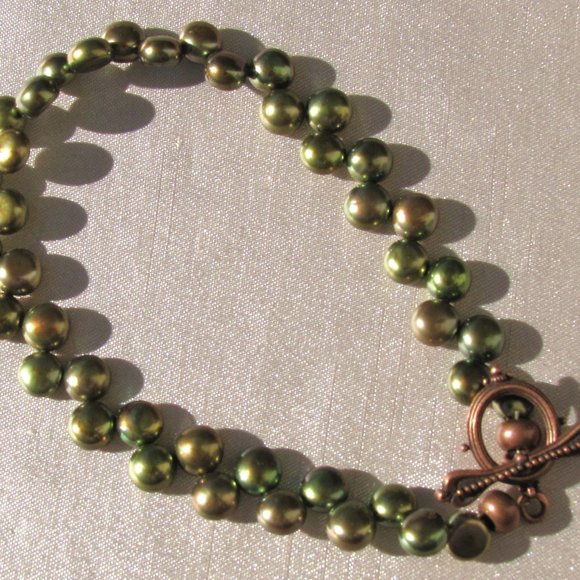 FINAL PRICE: 9" GENUINE Pearl Bracelet w/ Copper Toggle, Green - Picture 6 of 9